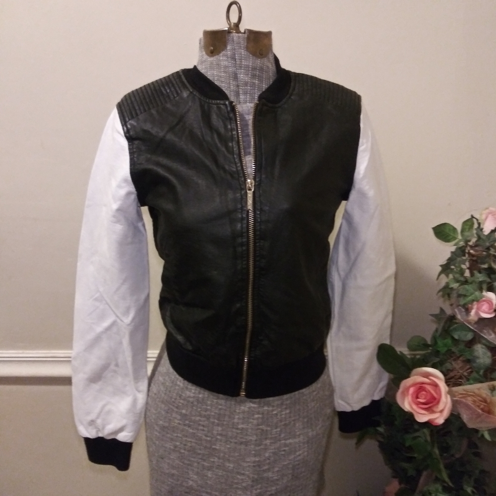 ❤NWOT Kardashian Kollection Blk/White Vegan Bomber